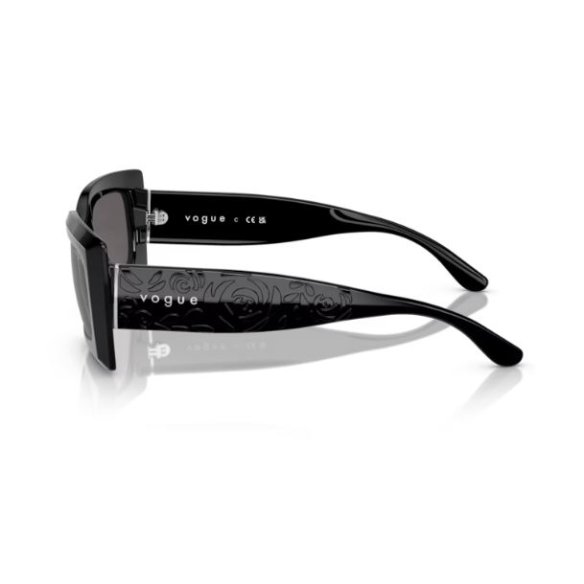 VOGUE 5526